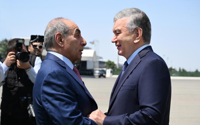 Şavkat Mirziyoyev Azərbaycana dövlət səfərinə gəldi