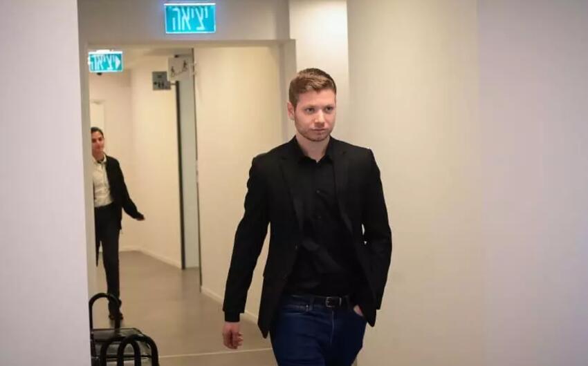 Netanyahunun oğlu Britaniyada başqa adla yaşayıb