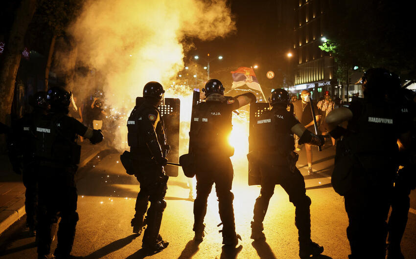 Serbiyada polislə toqquşma: xəsarət alan və tutulan var