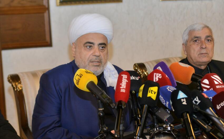 Şeyxülislam: İmam Hüseynlə bərabər şəhidlərimizi də yad edirik