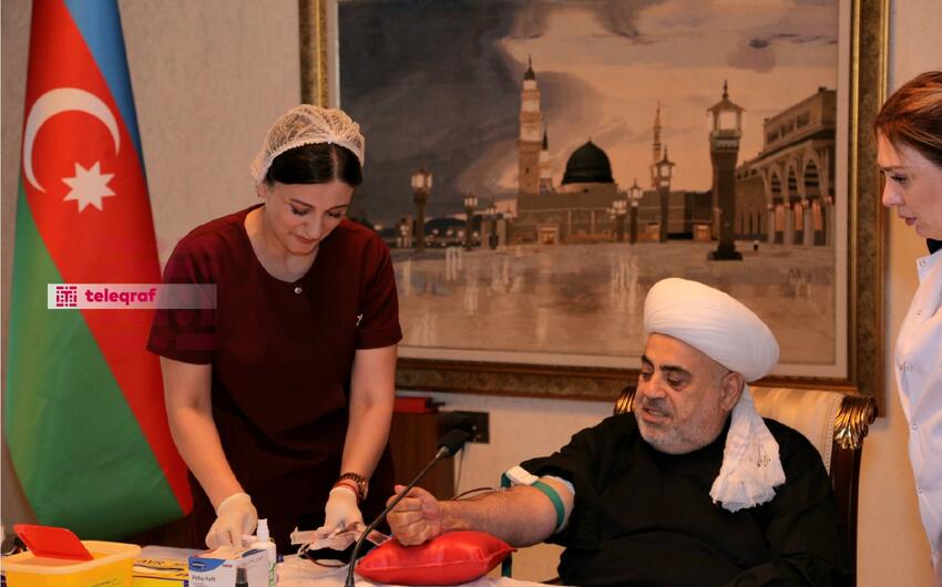 Şeyxülislam Allahşükür Paşazadə qanvermə aksiyasında iştirak etdi -