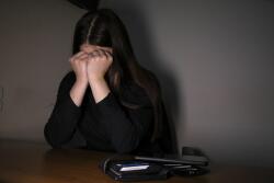 Restoranda rəfiqəsi ilə nahar edəndən sonra onun qızıllarını oğurlayan şəxs saxlanıldı