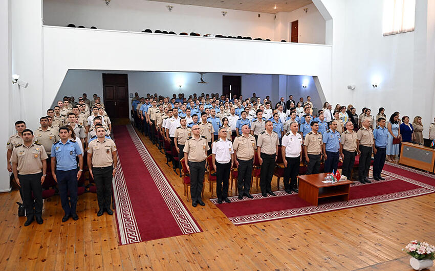 Azərbaycan Ordusunda müxtəlif xarici dillər üzrə təşkil olunmuş kursların buraxılış mərasimi keçirildi