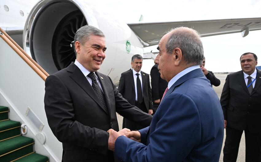 Qurbanqulu Berdiməhəmmədov Azərbaycana səfərə gəldi