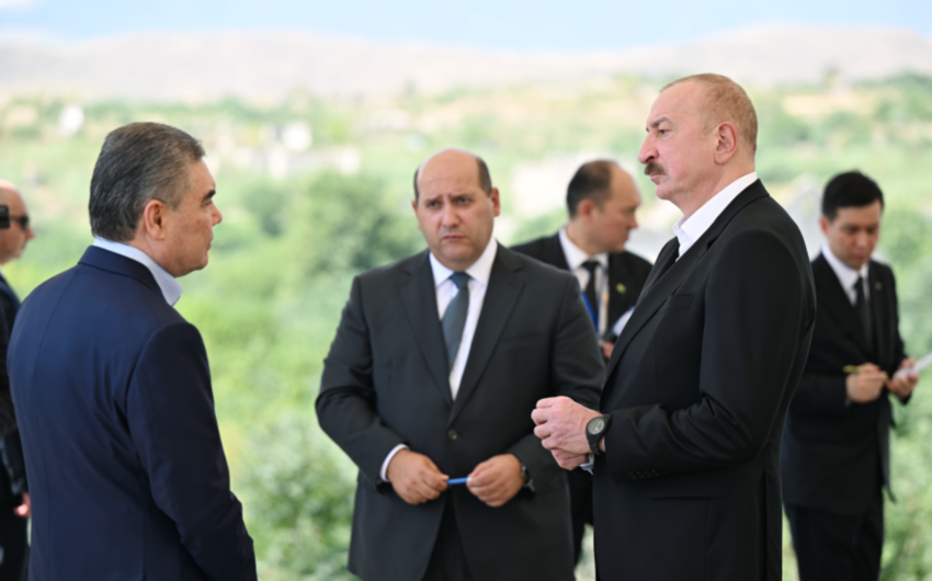 Prezident İlham Əliyev və Berdiməhəmmədov Füzulidə dağıdılmış yerlərə baxdılar