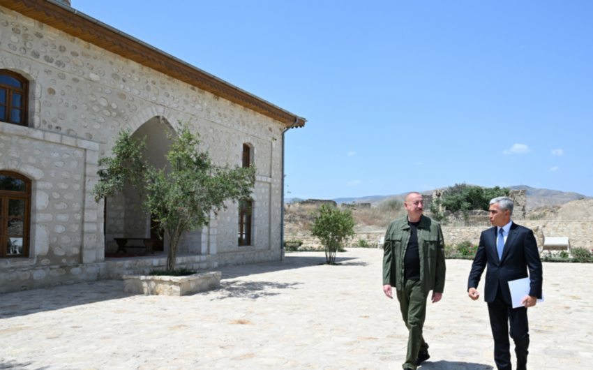Prezident Qiyaslı məscidinin bərpadan sonra açılışında iştirak etdi