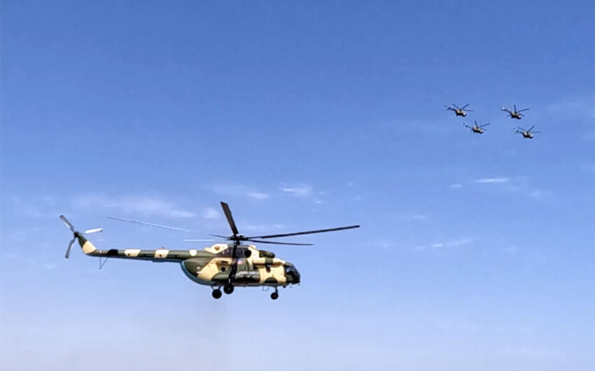 Azərbaycan Ordusunun pilotları təlimlərdə -