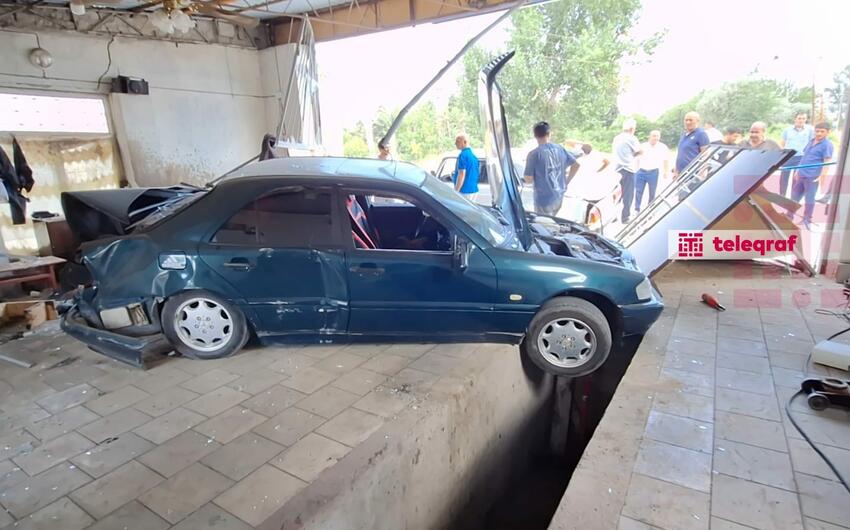 Ağstafada avtomobil təmir sexinə çırpıldı: Xəsarət alanlar var -