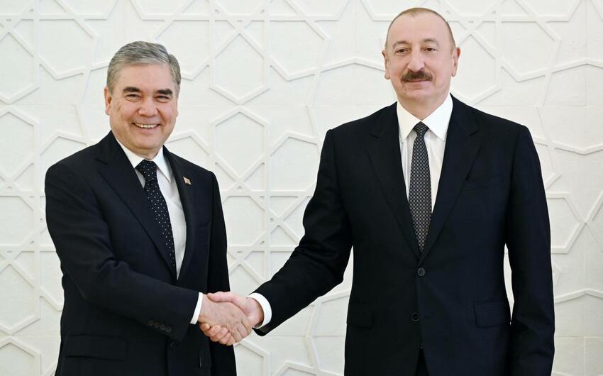 İlham Əliyev Qurbanqulu Berdiməhəmmədova zəng etdi