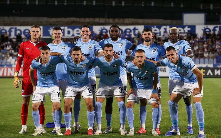 Konfrans Liqası: Azərbaycanlı futbolçunun komandası pley-offda -