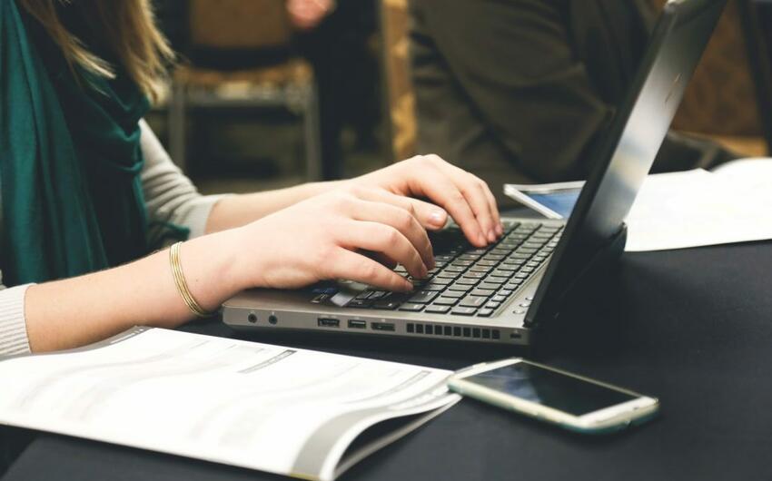 Universitetlərə ixtisas seçimində ərizəsi təsdiqlənən abituriyentlərin sayı açıqlandı