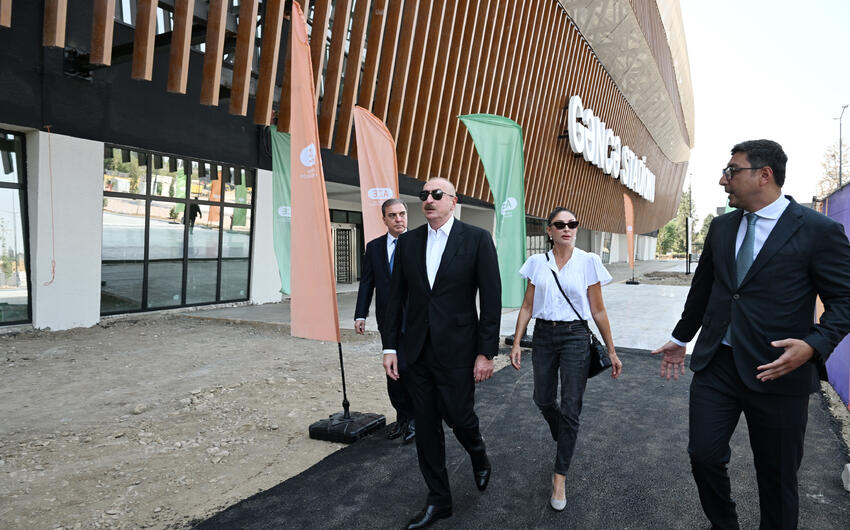 Prezident və xanımı Gəncə stadionunda tikinti işlərinin gedişi ilə tanış oldu -