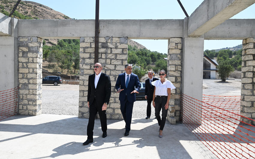 İlham Əliyev və Mehriban Əliyeva “Hacıkənd” istirahət kompleksinin tikintisi ilə tanış oldu -
