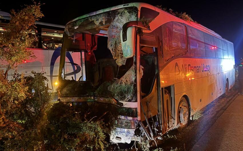 Kayseridə avtobus qəzaya uğradı -