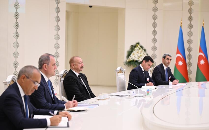 İlham Əliyevin Türkmənistan Xalq Məsləhətinin sədri ilə geniş tərkibdə görüşü oldu -