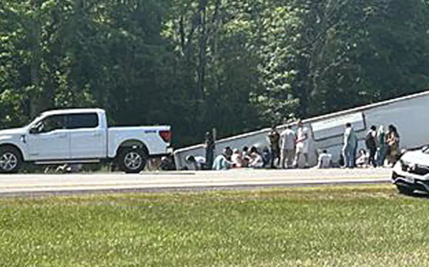 KİV: ABŞ-də turist avtobusu aşıb -