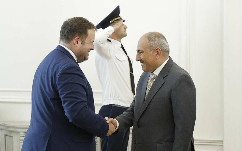 Paşinyan Bakıdan gələn nazirlə Vaşinqton razılaşmasını müzakirə etdi