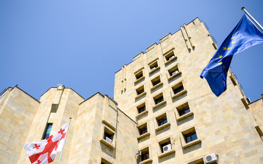 Gürcüstanda QHT-lərin bank hesablarına həbs qoyuldu