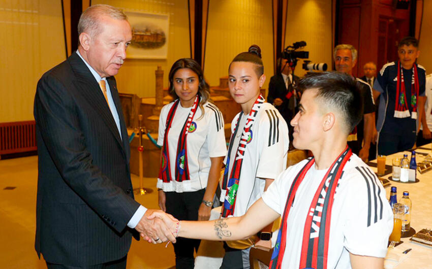Azərbaycan millisinin futbolçuları Ərdoğanla görüşdülər -