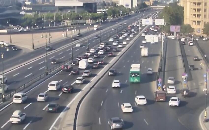Bakının bu yollarında nəqliyyatın sıxlığı müşahidə olunur -