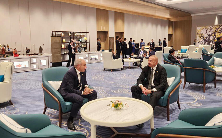 İlham Əliyev Nikol Paşinyanla görüşdü -