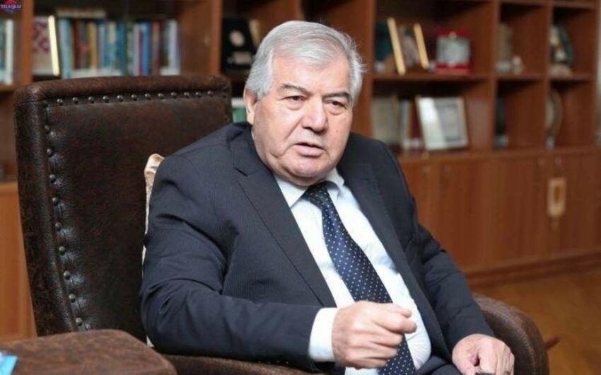 Sabir Rüstəmxanlı: Bakıda reklamlar Azərbaycan dilini silib-süpürüb aparır