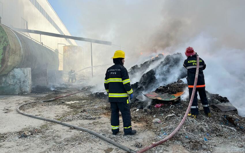 Sumqayıtda karton zavodunda yanğın -