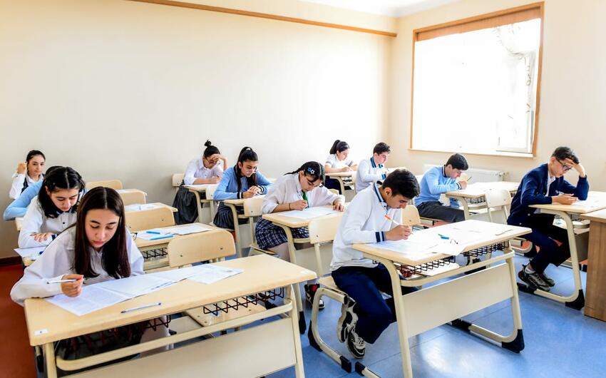 Bu gün eksternlər üçün aralıq imtahanları keçirilir