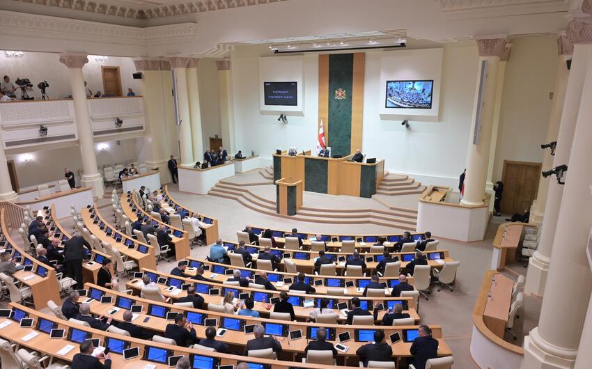 Gürcüstanda 12 müxalif deputatın səlahiyyətləri tanındı