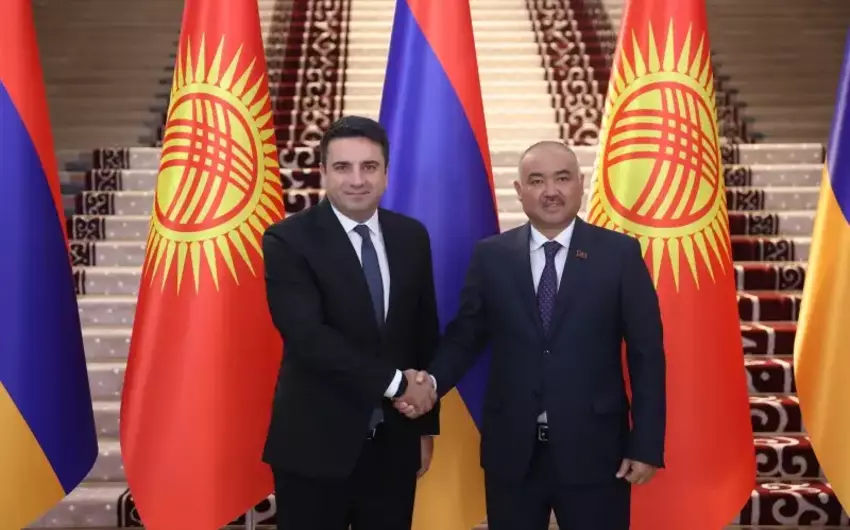 Alen Simonyan Qırğızıstan parlamentinin sədri ilə görüşdü