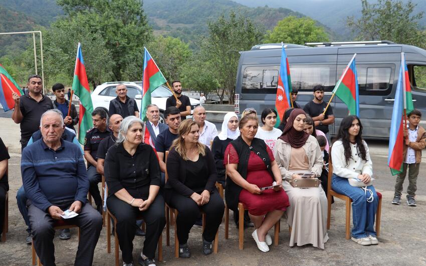 İlk köç karvanı Xocalının Badara kəndinə çatdı -