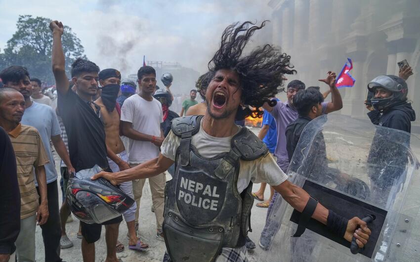 KİV: Nepalda komendant saatı ləğv edildi