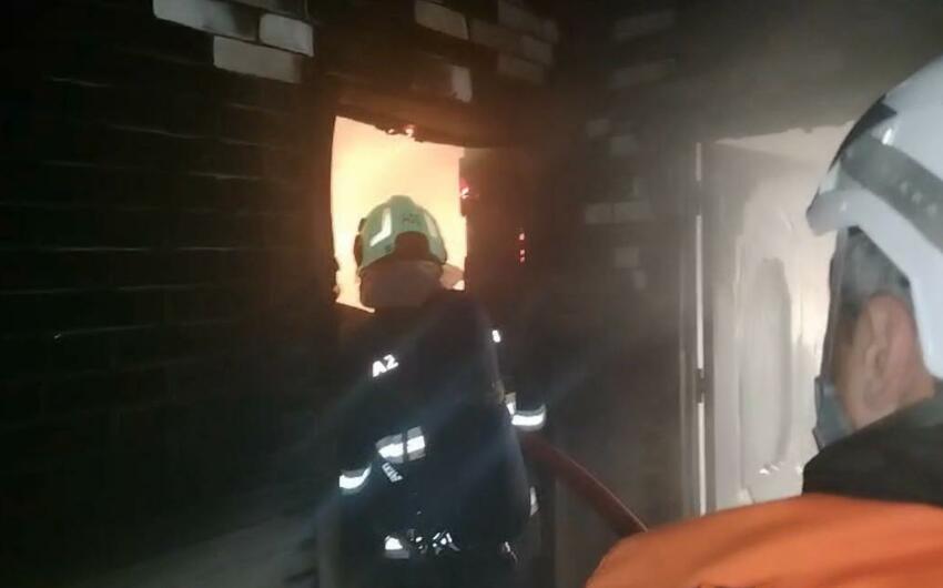 Xırdalanda yaşayış binasında yanğın baş verdi -