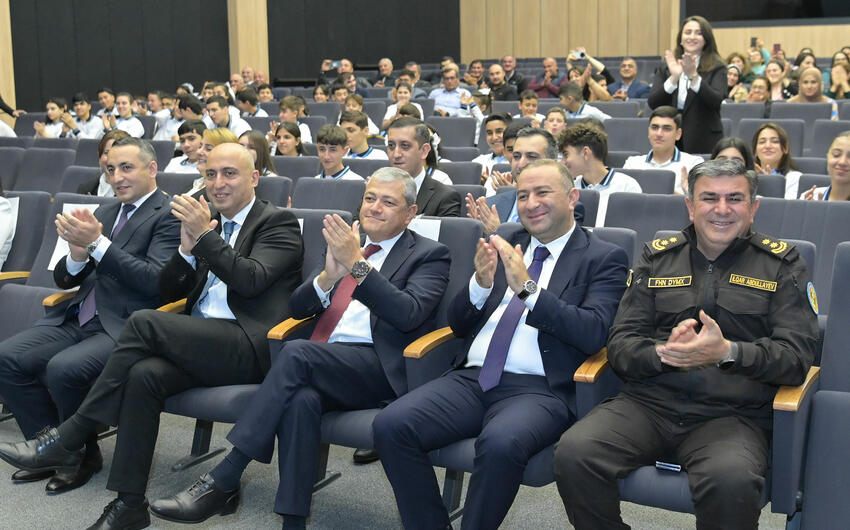 Emin Əmrullayev Bilik Gününü Şuşa şəhəri 1 nömrəli tam orta məktəbdə qeyd etdi