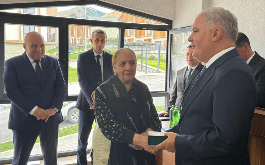 Növbəti köç karvanı Kəlbəcər şəhərinə çatıb, açarlar təqdim olunub -