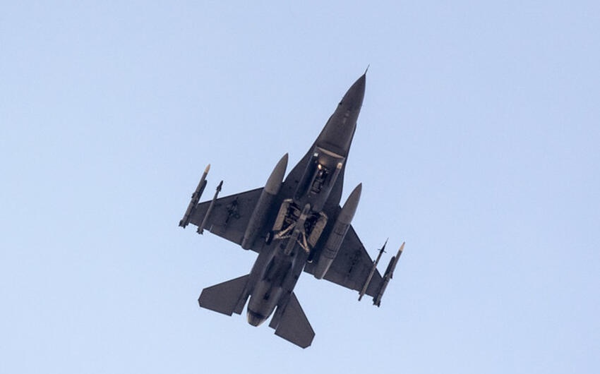 Xudeyada qırıclarla bombardman edildi