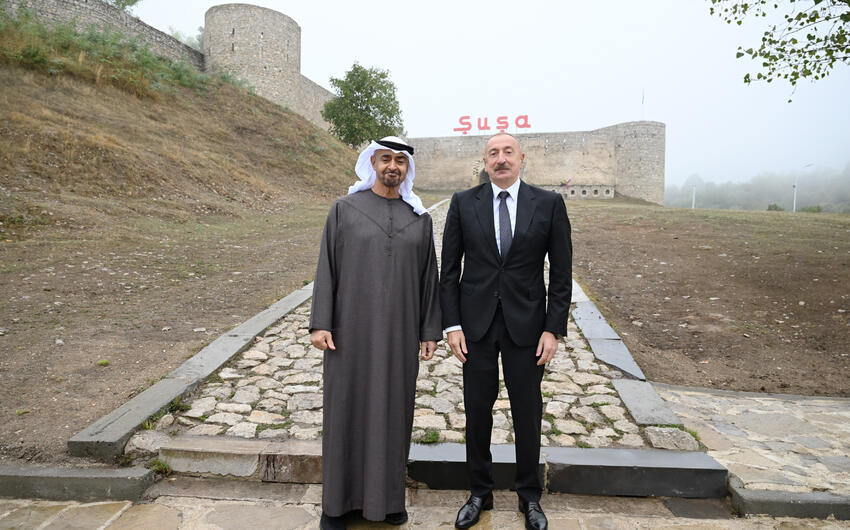 Azərbaycanın və Birləşmiş Ərəb Əmirliklərinin prezidentləri Şuşa qalasının önündə foto çəkdiriblər