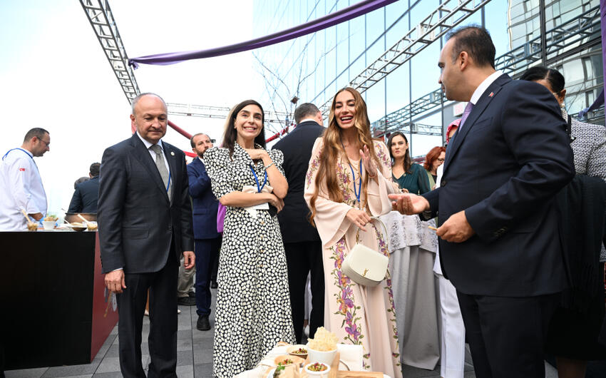 Leyla Əliyeva və Arzu Əliyeva Nyu-Yorkda sərgidə iştirak etdilər