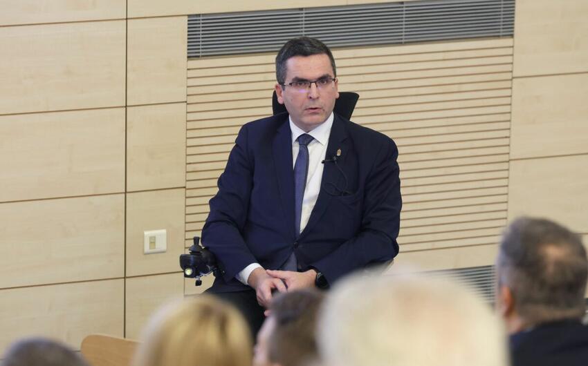 Rektor: Universitetlər dəyişikliklərə cavab verməlidirlər