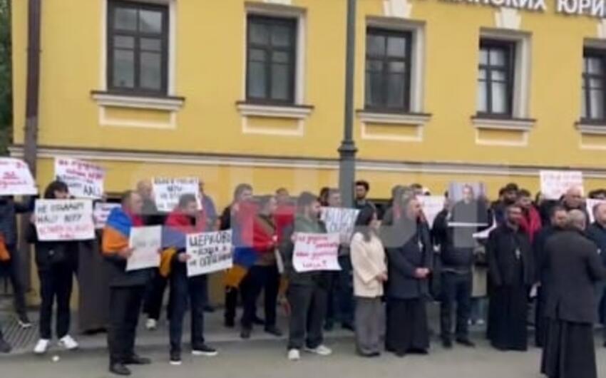 Rusiyada Nikol Paşinyana qarşı etiraz aksiyası keçirildi