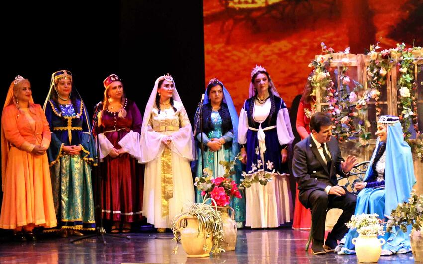 Kanadada “O olmasın, bu olsun” operettası səhnələşdirildi -