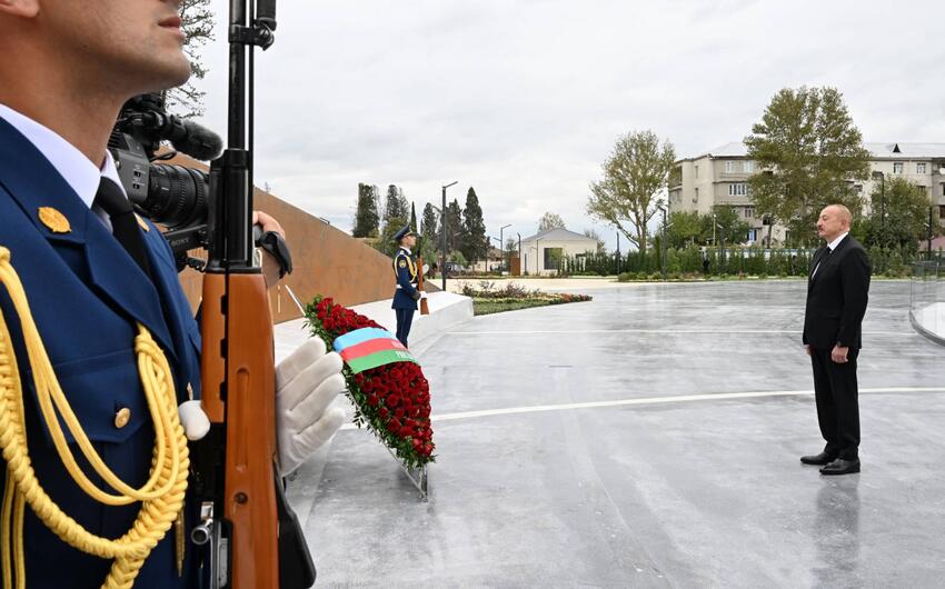 Prezident Anım Günü ilə əlaqədar şəhidlərin xatirəsini bir dəqiqəlik sükutla yad edib