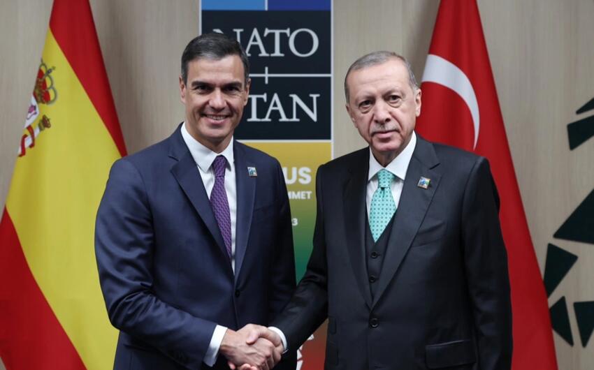 Ərdoğan Sançeslə telefonla danışdı