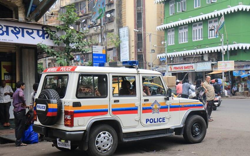 Hindistanda polis oğrunun pulunu oğurlayıb