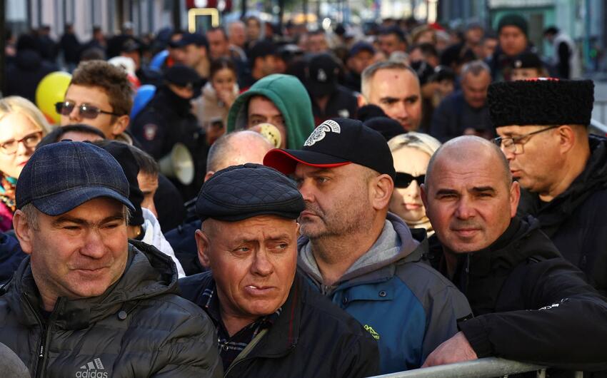Rusiya uduzdu, amma ölkə də iki yerə bölündü