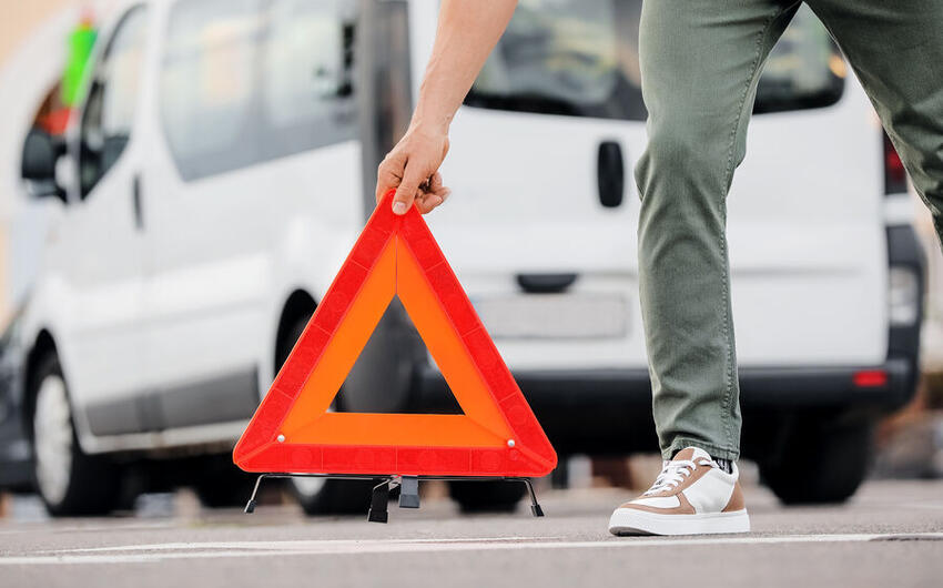 ABŞ-də avtomobil bağçanın hasarından aşaraq uşaqların üzərinə çırpılıb