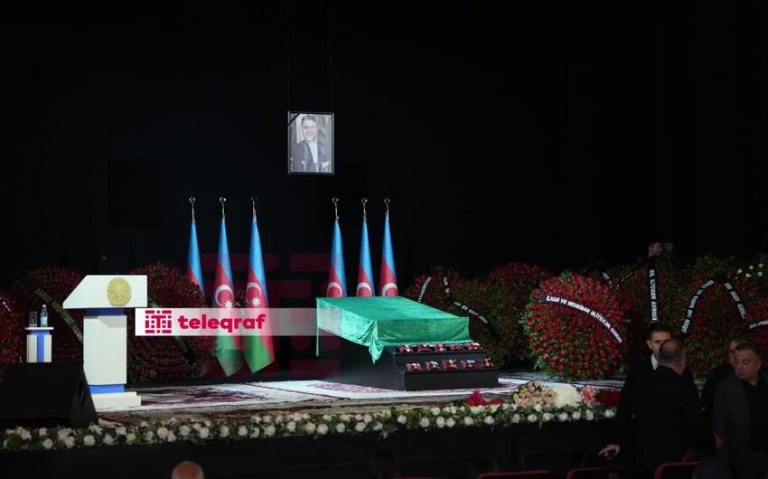 Prezident İlham Əliyev və Mehriban Əliyeva Cabir İmanovun vida mərasiminə əklil göndərib