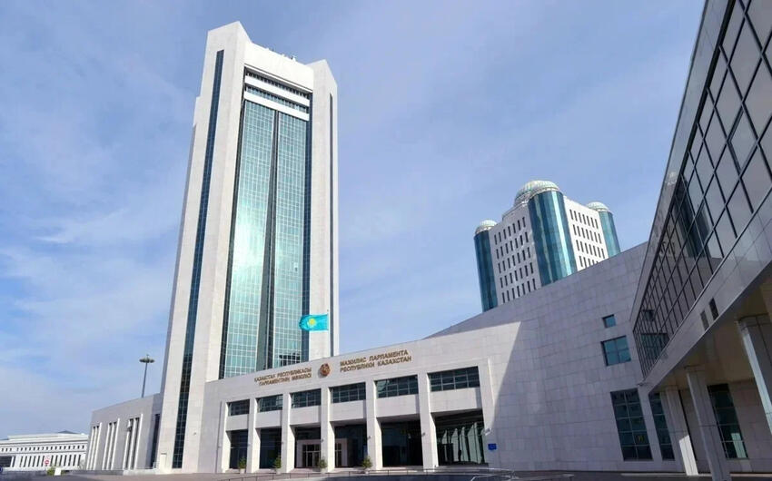 Qazaxıstan Senatı Ermənistana görə toplanır