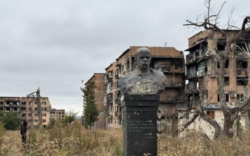 Bir illik işğaldan sonra: Xarabalıq, ümidsiz insanlar, Rusiya bayraqları... -