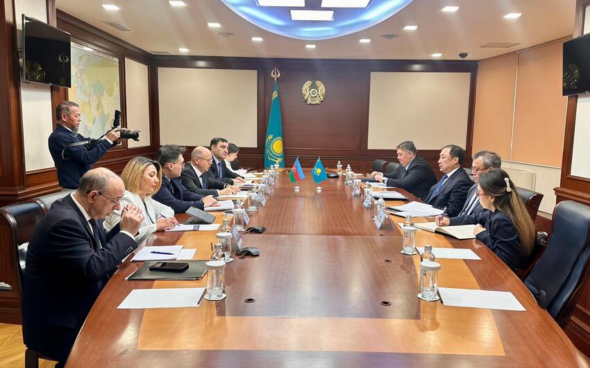 Azərbaycan–Qazaxıstan Hökumətlərarası Komissiyanın Bakı iclasına hazırlıq müzakirə edildi